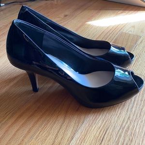 NEW Vince Camuto peep toe patent leather pumps